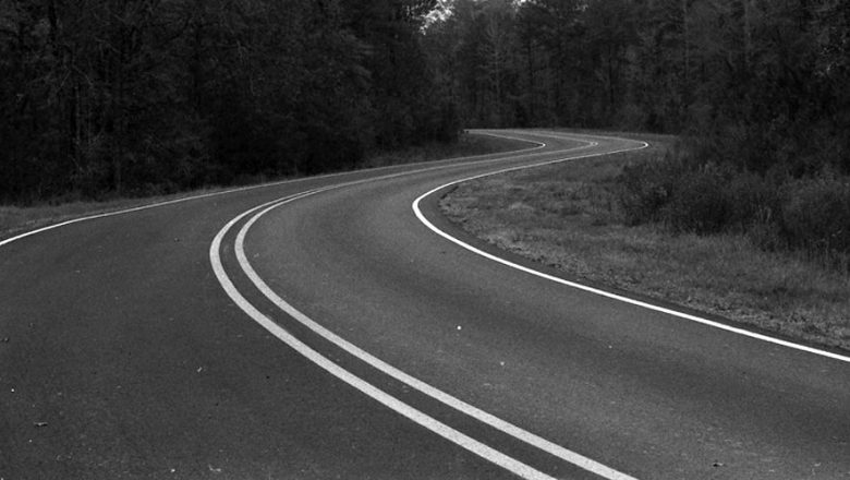 एक वर्ष नपुग्दै कालोपत्रे उप्कियो, सडक भासियो