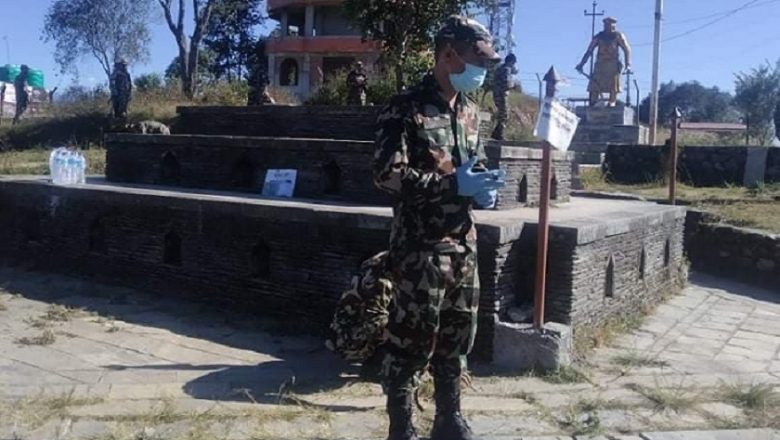 काजी कालु पाँडेको समाधिस्थल सर-सफाईमा जुटेका छन् नेपाली सेना