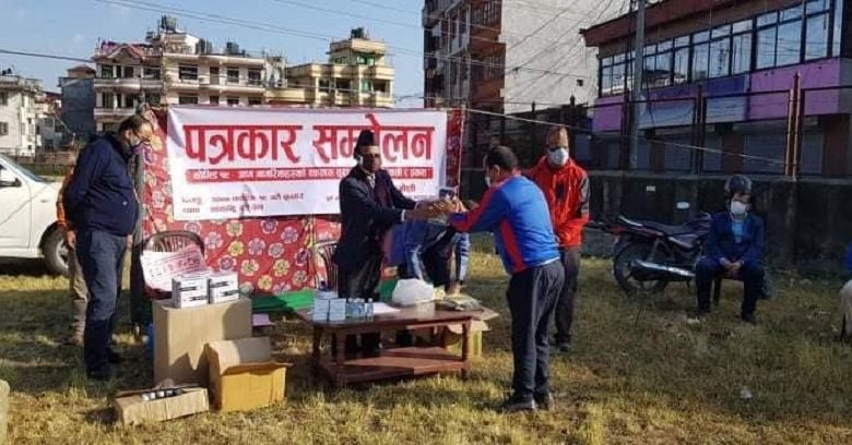 काँग्रेस नेता जोशीले द्वारा कोरोना जोखिम न्यूनीकरण अभियान सुरु