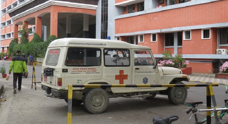 पोखराका अस्पतालमा चरम लापरबाही :आलटालमा बिरामी को मृत्यु
