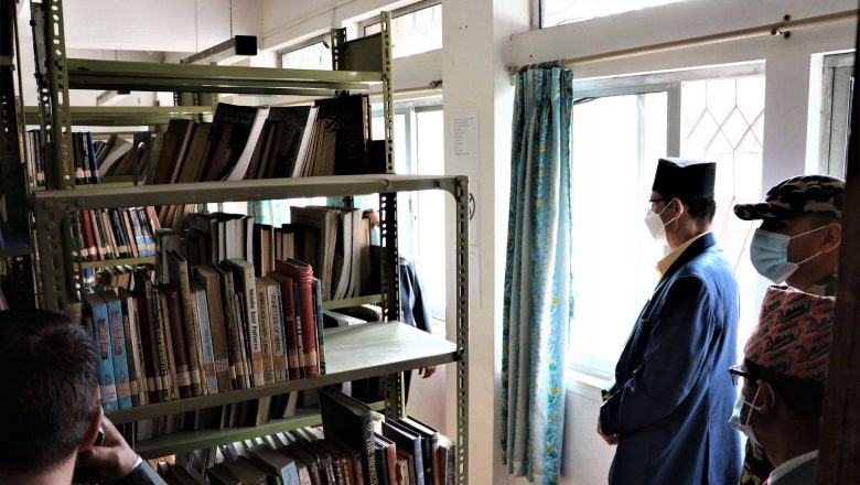 सभामुख द्वारा पुस्तकालयको निरीक्षण