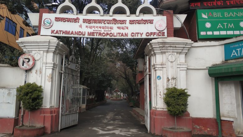 चीनको ल्हासा नगर द्वारा दिइयो २ ट्रक उपहार