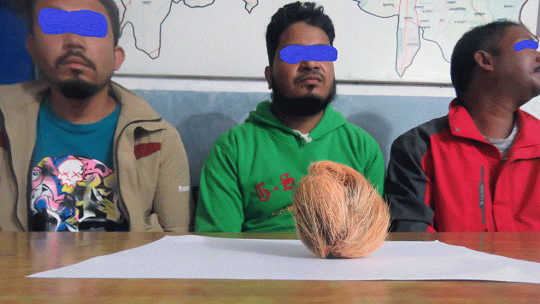 कस्तुरीको विनासहित तस्कर पक्राउ