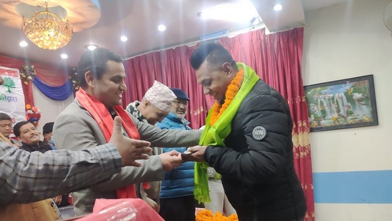 नेकपा छोड्ने पहिरो : ५१ जना काँग्रेसमा प्रवेश