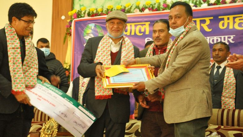 महासंघ भक्तपुरद्वारा दुई पत्रकार सम्मानित