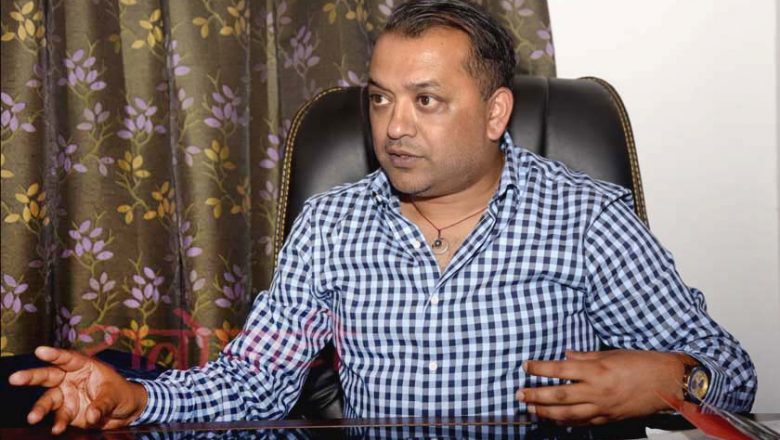 ओलीलाई थापाको चुनौती : सुवास नेम्वाङलाई लिएर आउनुस् खुलामञ्चमा संविधान पढौं