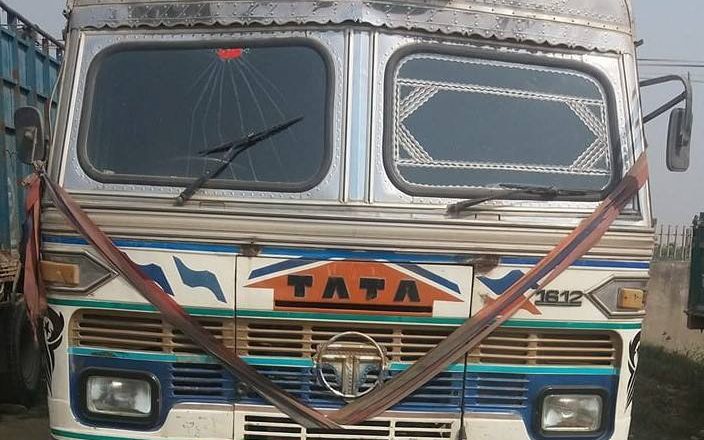 बन्दको अवज्ञा गरेको भन्दै चार वटा ट्रकमा तोडफोड