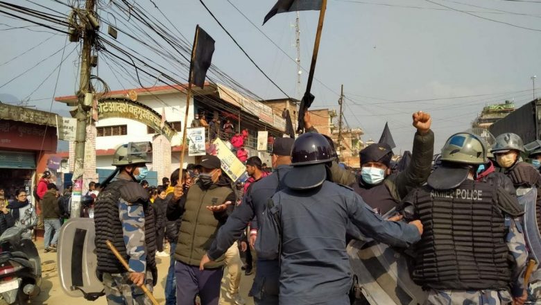 ईश्वर पोखरेल नुवाकोट जाँदा बट्टारमा तनाव, झडपमा ५ जना घाइते