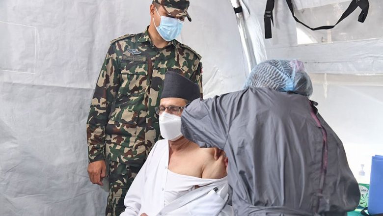 सभामुख सापकोटाले लगाए कोरोनाविरुद्धको खोप