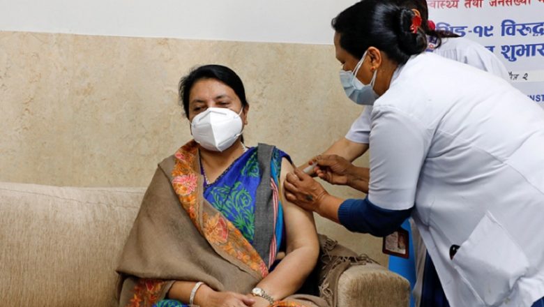 राष्ट्रपति भण्डारीले लगाइन् कोरोना खोप