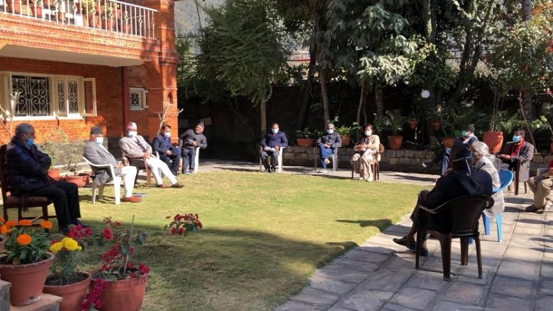 काँग्रेस पदाधिकारी बैठक : राजनीतिक निकासका लागि प्रचण्डलाई प्रधानमन्त्री मान्न तयार हुनुपर्छ