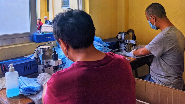 खाद्यन्‍नका लागि रकम जोहो गर्न मास्क उत्पादन गर्दै मानवसेवा आश्रम