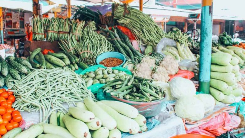 कञ्चनपुरमा तरकारी र खाद्यान्न किन्न जाँदा अनिवार्य फेसशिल्ड लगाउनुपर्ने