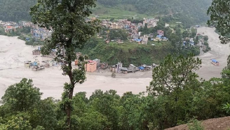 मेलम्चीदेखि बाजुरासम्म बाढी-पहिरो, कहाँ के भइरहेको छ?