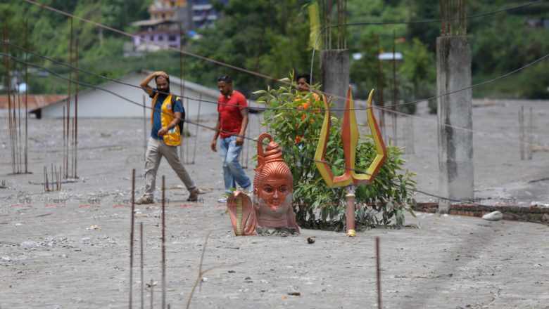 चाँगुनारायण र मध्यपुरद्वारा मेलम्ची र हेलम्बुलाई सहयोग