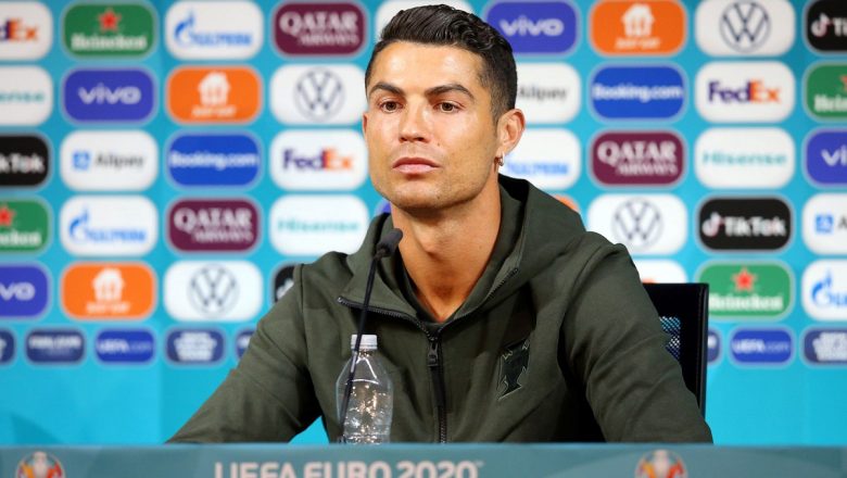 युरो २०२० : पत्रकार सम्मेलनका दौरान पेय पदार्थको बोतल हटाए जरिवाना गर्ने चेतावनी