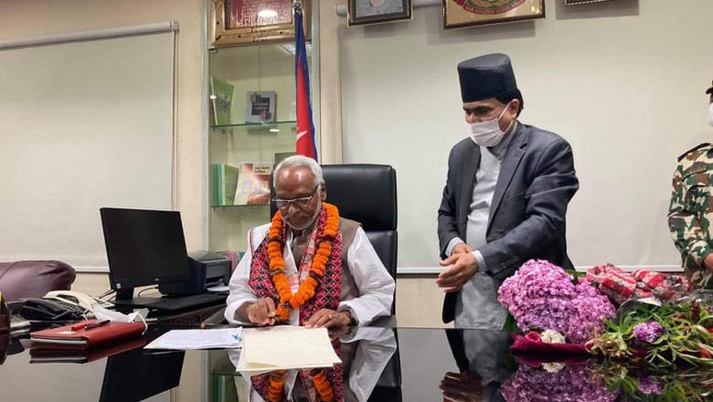 चौतर्फी आलोचना भएपछि राजेन्द्र महतोले सच्याए आफ्नो अभिव्यक्ति (विज्ञप्तिसहित)