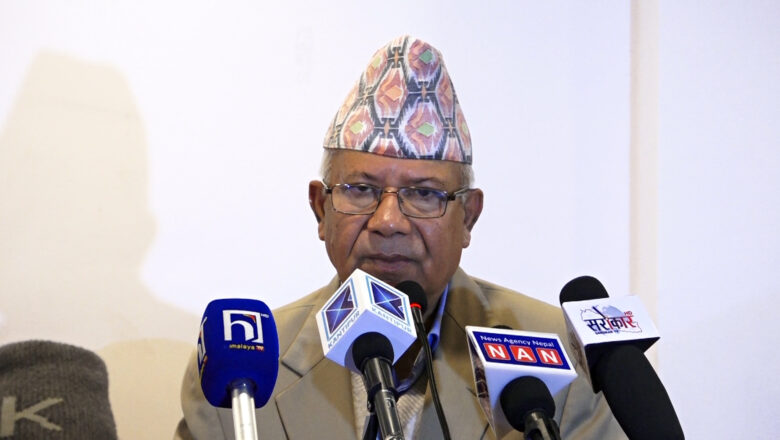 माधव नेपालले प्रचण्ड-देउवासँगको बैठकमा भने- अब म विपक्षी गठबन्धनमा रहन्नँ