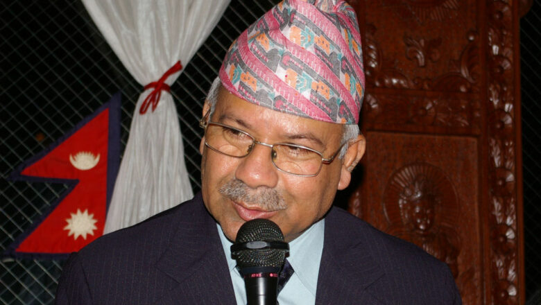 माधव नेपाल भन्छन्- हस्ताक्षर फिर्ता हुँदैन, अदालतको निर्णयलाई प्रभावित गर्न पाइँदैन