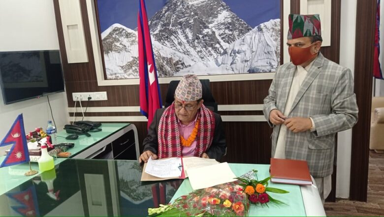 तेस्रो प्रयासमा मुख्यमन्त्री बने भीम आचार्य, मुस्किल छ टिकिरहन