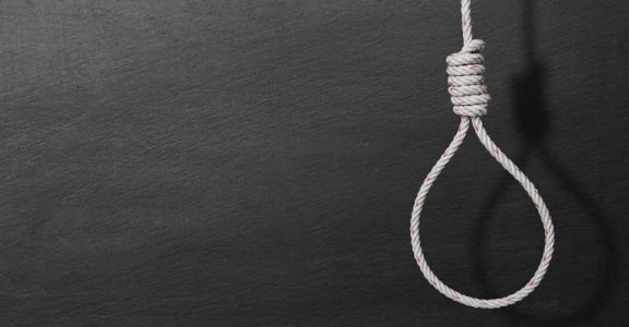 आफ्नै शरीरमा आगो लगाएर महिलाद्वारा आत्महत्या