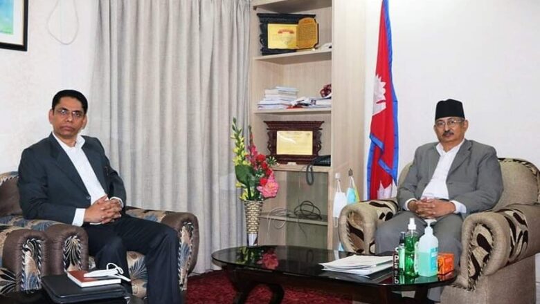 गृहमन्त्री र नेकपाका प्रवक्ता विश्वकर्माबीच भेटवार्ता
