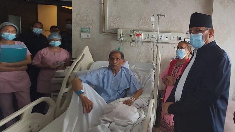 वैद्यलाई भेट्न नर्भिक अस्पताल पुगे प्रचण्ड