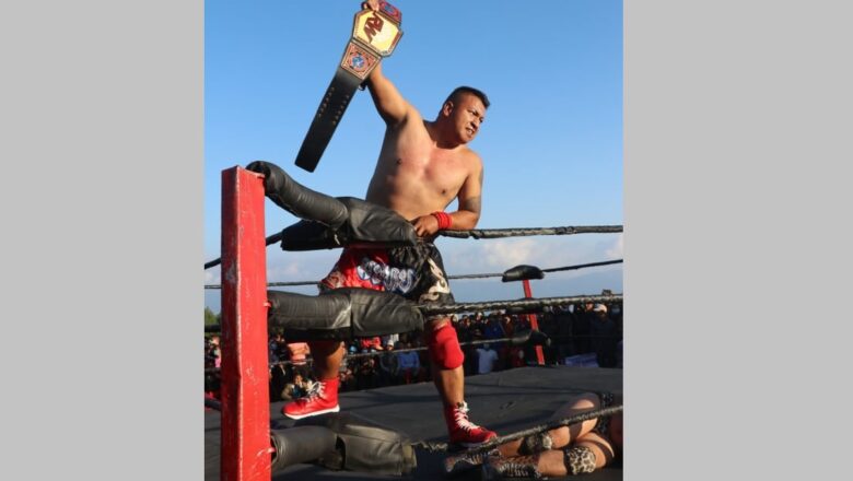 हाइ अल्टिच्युडमा राष्ट्रिय रिङ रेस्लिङ : चट्टान बने च्याम्पियन
