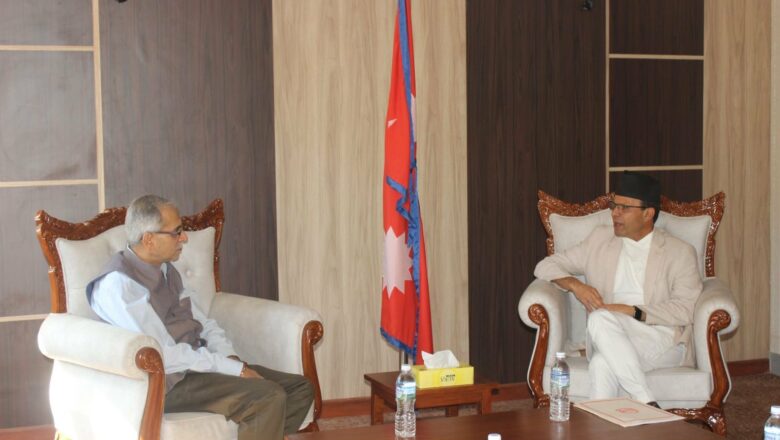 रक्षा मन्त्री रिजाललाई भेटे भारतीय राजदूत क्वात्राले