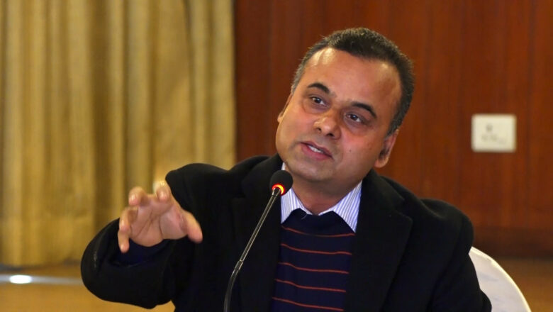 न ढिलो न चाँडो, निर्वाचन तोकिएकै समयमा हुनुपर्छ : संविधानविद् आचार्य