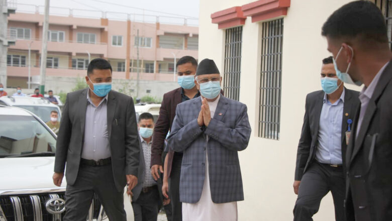 केपी ओलीलाई कारबाही गर्न माग गर्दै उजुरी