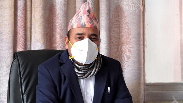 काठमाडौंका प्रमुख जिल्ला अधिकारीलाई प्रश्न- शुक्रबारबाट खोप कार्ड किन बोक्नुपर्ने?