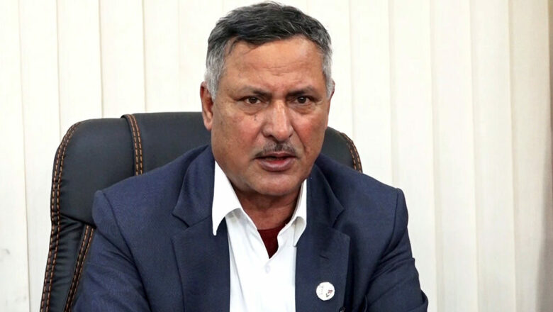 एमालेले माग्यो स्वास्थ्यमन्त्री विरोध खतिवडाको राजीनामा 