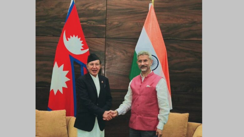 कोलोम्बोमा परराष्ट्र मन्त्री खड्काले भेटे भारतीय समकक्षी जयशंकरलाई