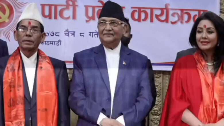 अभिनेत्री करिश्मा र पूर्वमन्त्री सिंह एमाले प्रवेश