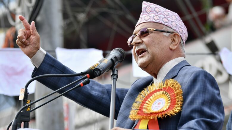 दुई तिहाइको कम्युनिष्ट सरकारलाई कम्युनिष्टकै बर्को ओढेका ‘जन्तरे अन्तरे’ ढाले- ओली