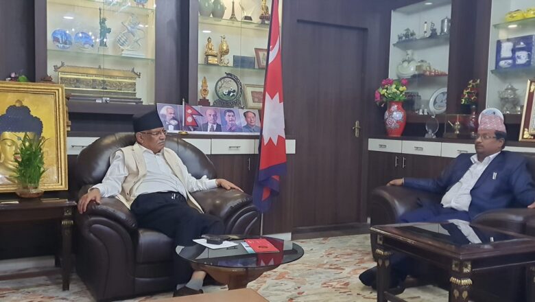 एमाले प्रवेश गरेको भोलिपल्टै माओवादीमा फर्किएका गाउँपालिका अध्यक्षले भेटे प्रचण्डलाई