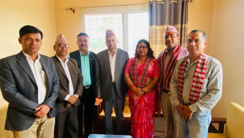 कांग्रेस त्यागेर तुलसीपुरका बलिराम खत्री, जितबहादुर खड्का र गीता पौडेल एमालेमा प्रवेश