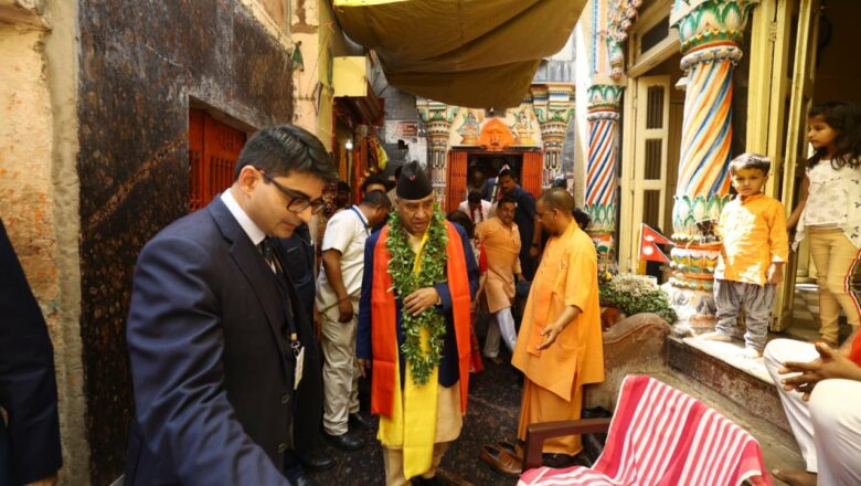 बनारसबाट फर्किए प्रधानमन्त्री देउवा, साँझ दिल्लीबाट काठमाडौं आउने