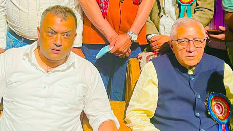 शेखरसँग गगनको कानेखुसी- दाइ, कस्तो बिडम्बना! हामीले अर्कै दललाई छाप हान्नुपर्ने भयो