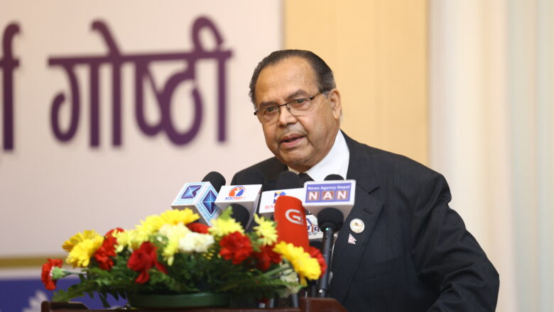 विगतको सरकारको कारण मुलुकमा आर्थिक समस्या देखापर्यो: झलनाथ खनाल