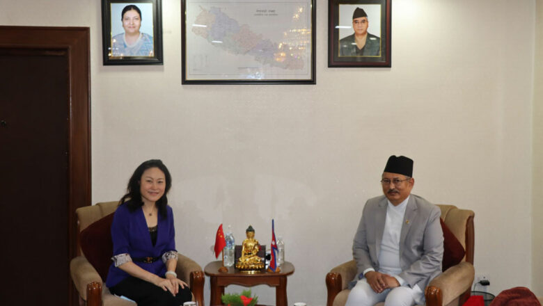 गृहमन्त्रीलाई चिनियाँ राष्ट्रपति सीको सन्देश सुनाइन् चिनियाँ राजदूत यान्छीले