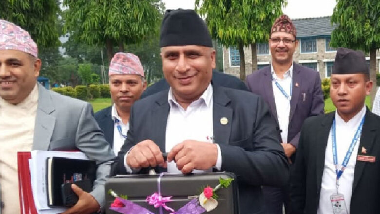 गण्डकीमा बजेट फेल गराउने सत्तापक्षकै सांसदको धम्की, अर्थमन्त्रीको विकल्प खोज्न दबाब