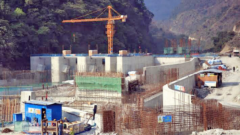 ‘इन्धनको मूल्यवृद्धिले राष्ट्रिय गौरव र अति जरुरी निर्माण परियोजना ठप्प हुने भए’