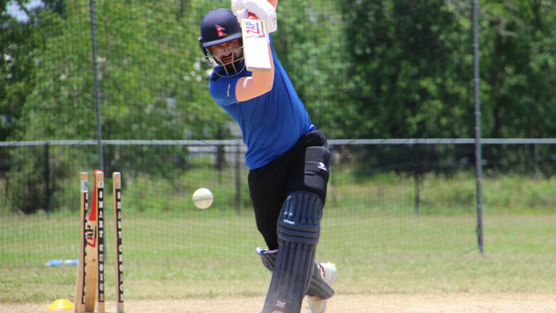 नेपाली अल स्टार्सविरुद्ध ब्याटिङ गर्दै नेपाल 