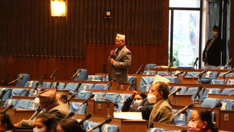 सांसदले प्रधानमन्त्री खोजेको खोज्यै, देउवा एनआरएनएको कार्यक्रममा व्यस्त 