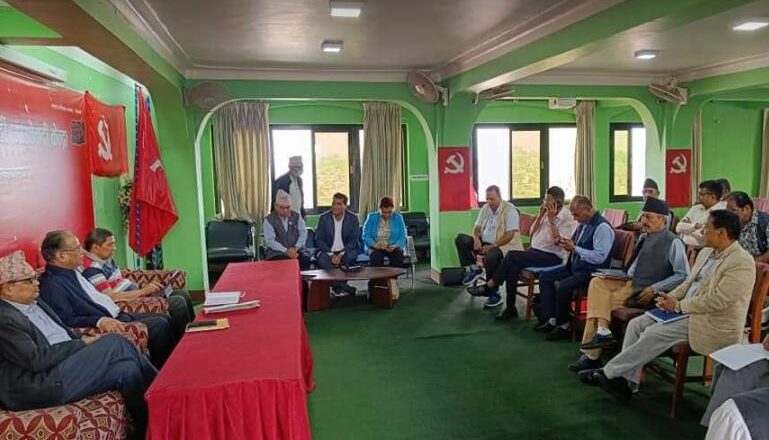 माओवादी केन्द्रकाे स्थायी समिति बैठक भाेलि बिहान बस्ने