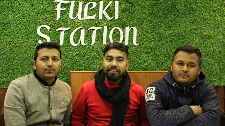 फुल्की बेचेरै महिनाको दुई लाख