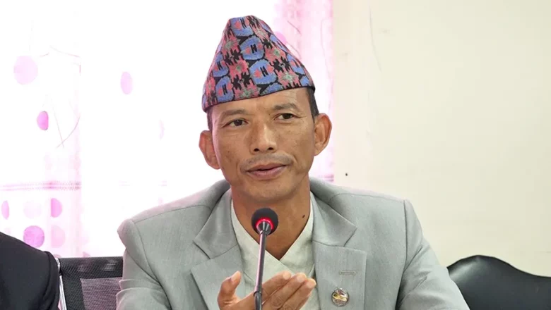 सहरी विकासमन्त्री चौधरीलाई आयोगको प्रश्न– आफ्नो निर्वाचन क्षेत्रमा किन चामल बाँडेको ?