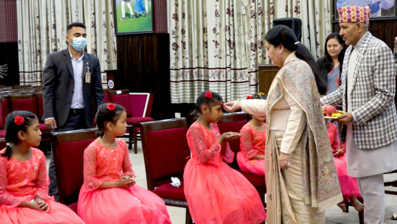 राष्ट्रपति भण्डारीद्वारा महानवमीको अवसरमा कन्या पूजा